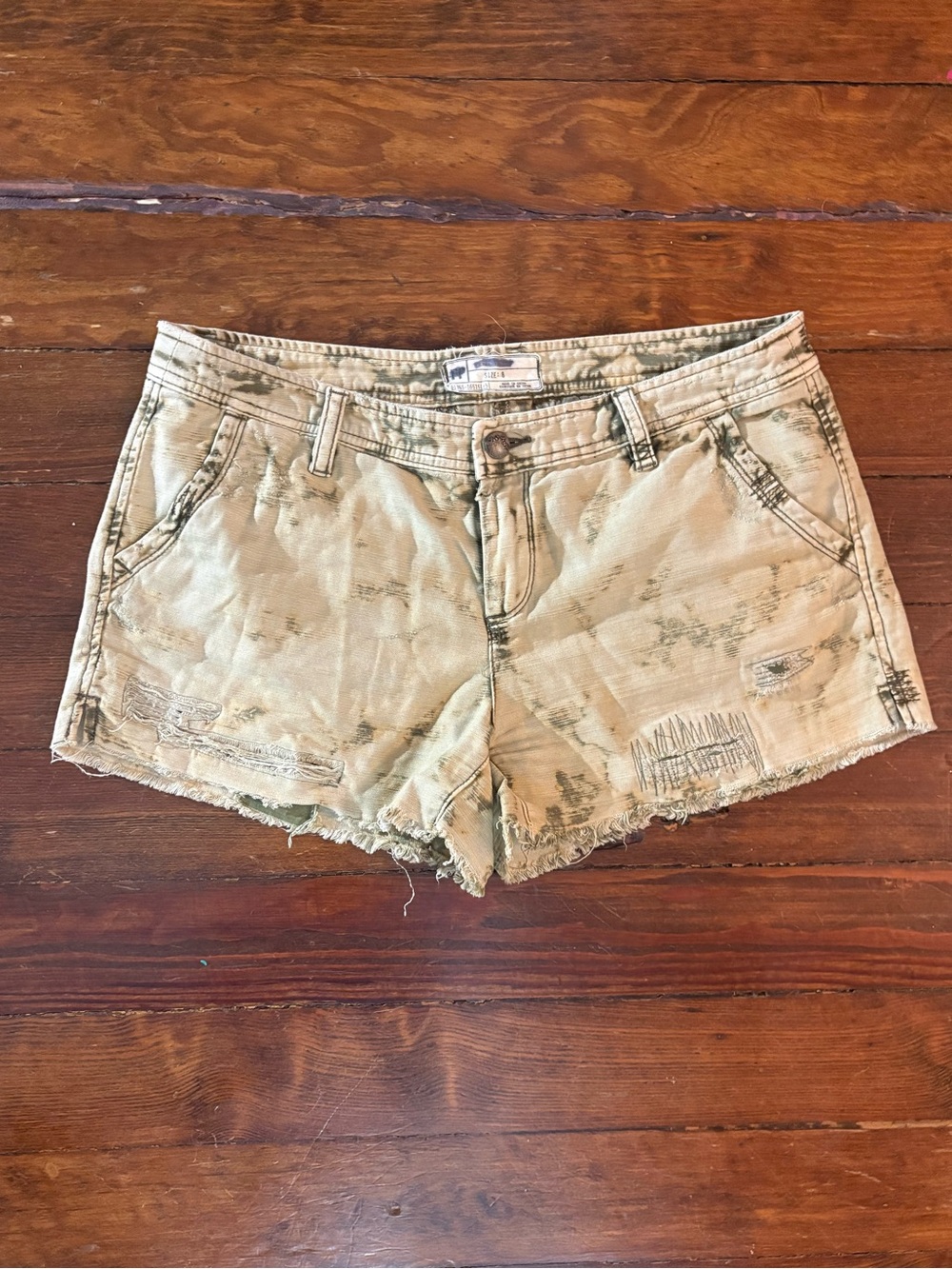 Free people green acid wash distressed shorts jean denim size 8